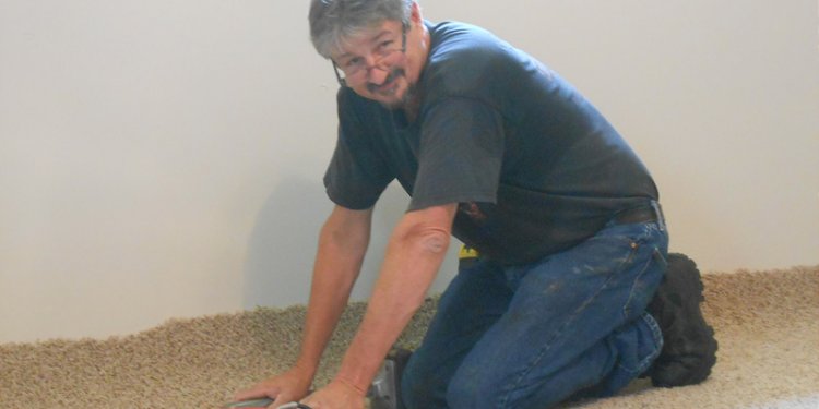 Bro Glen Thomas Installing Carpet