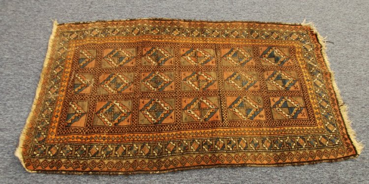 Lot 26 - HAMADAN PERSIAN RUG