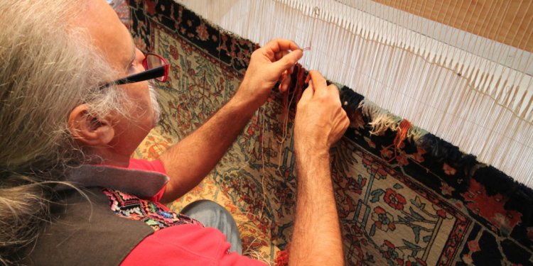 MASTER THE ART OF RUG WEAVING