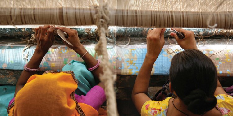 Weaving oriental rugs