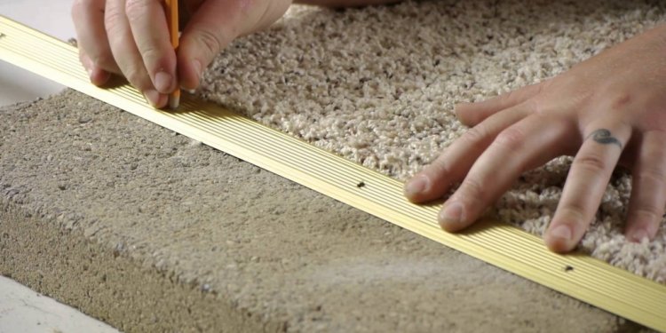 How to install carpet strips?